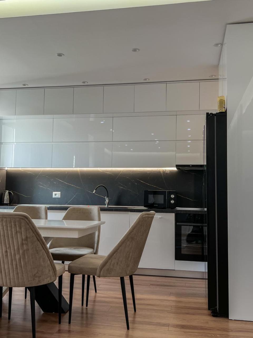 Lux Apartment At Arlis Tirana Extérieur photo