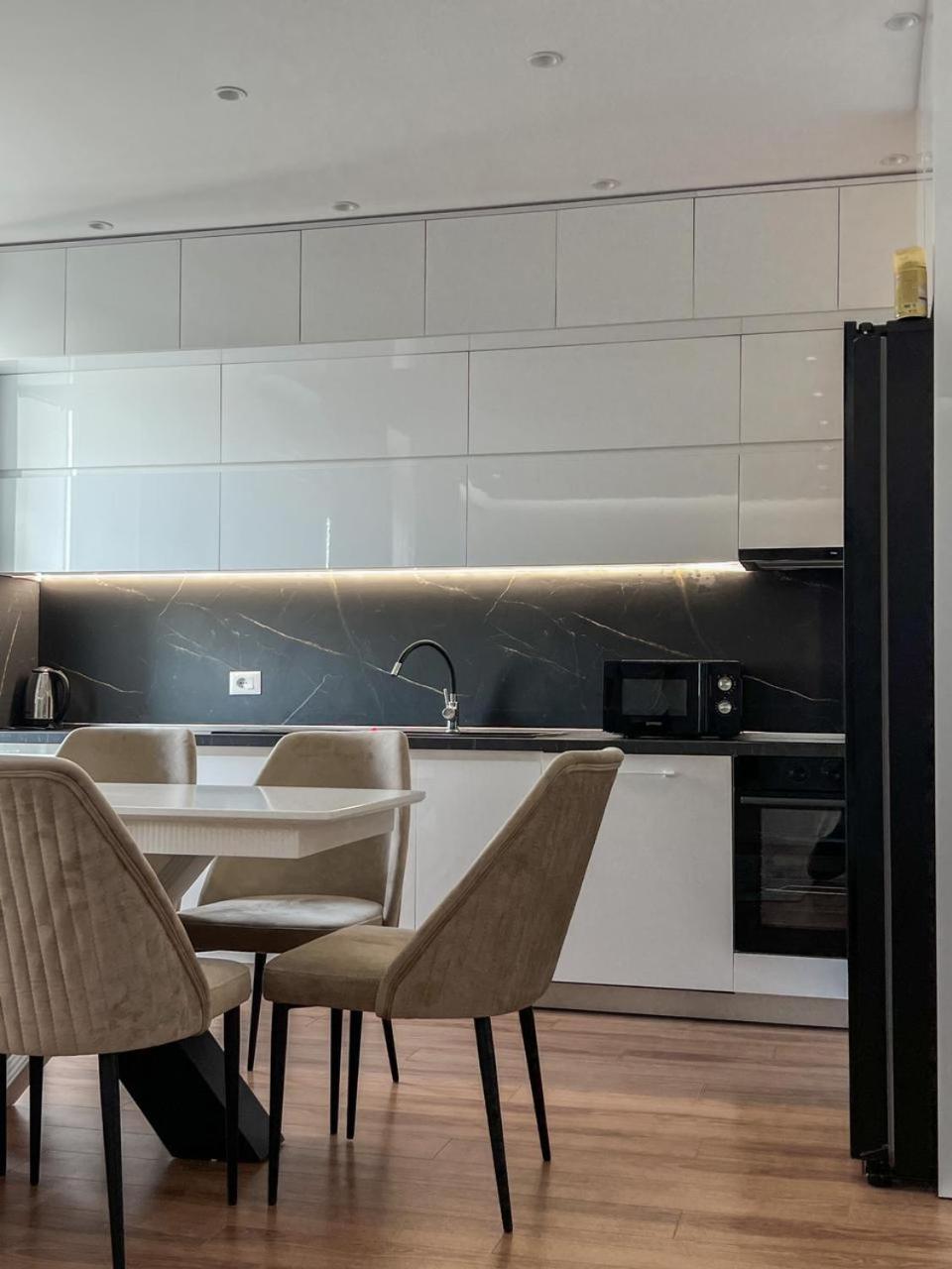 Lux Apartment At Arlis Tirana Extérieur photo