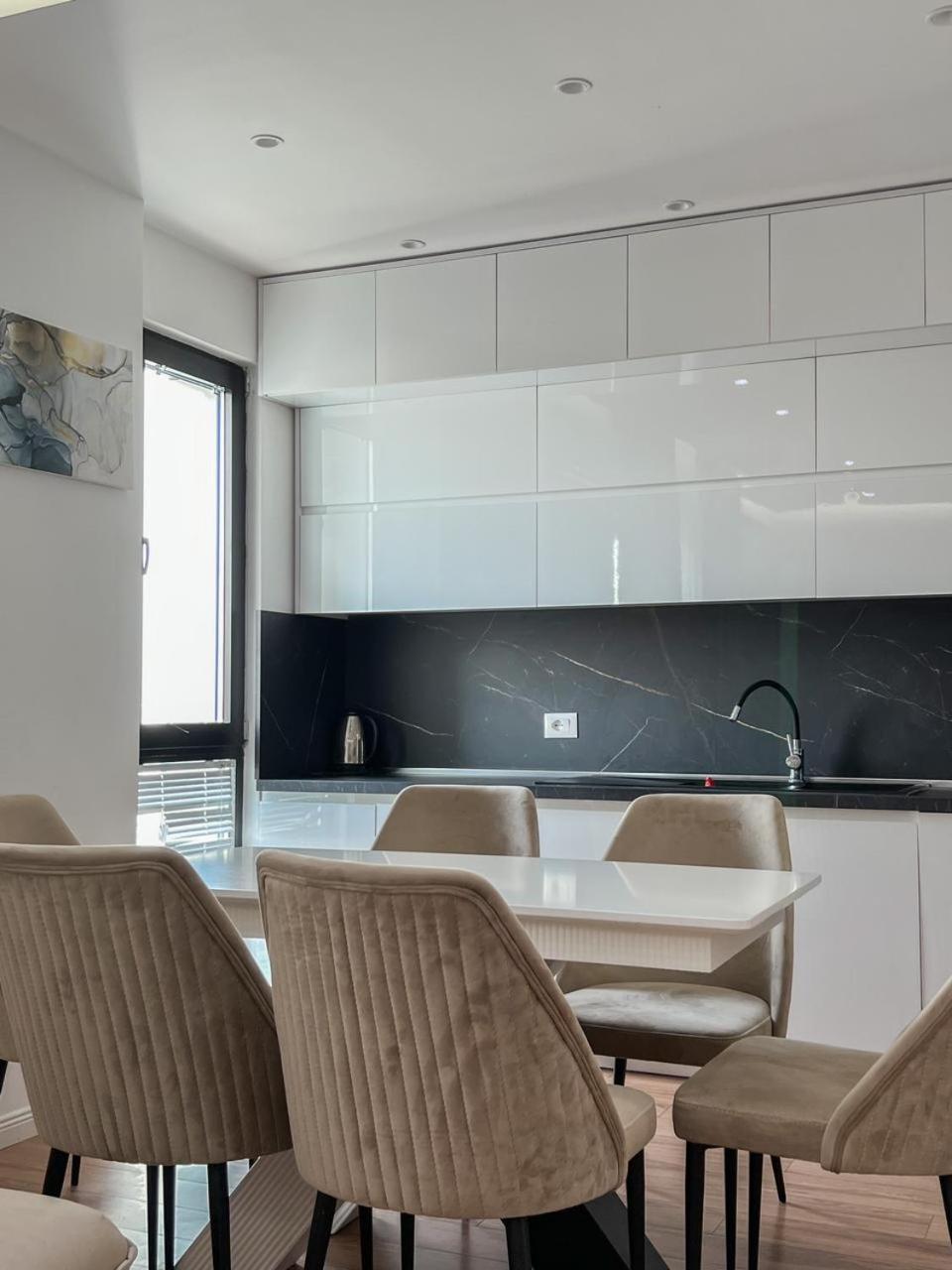 Lux Apartment At Arlis Tirana Extérieur photo