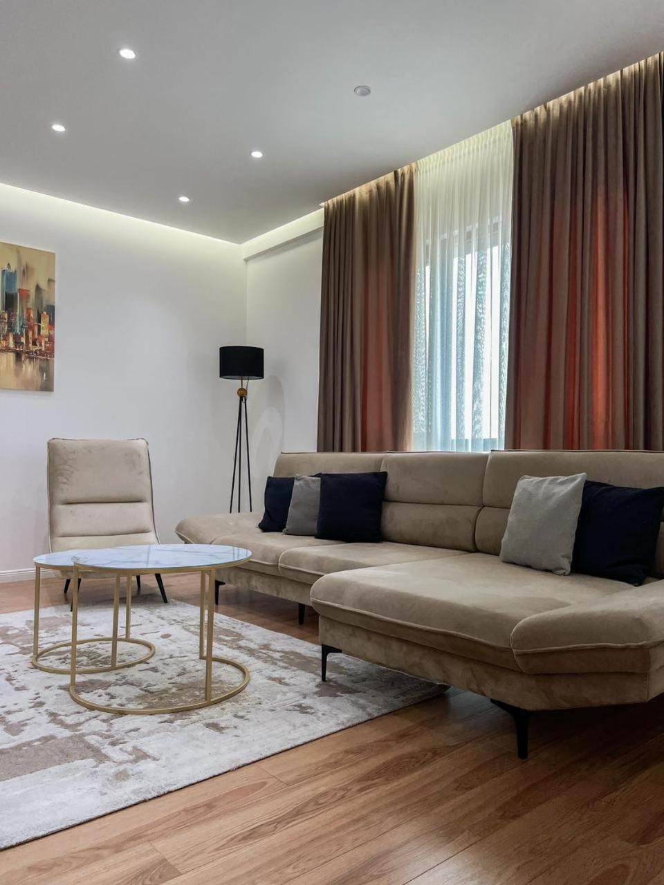 Lux Apartment At Arlis Tirana Extérieur photo