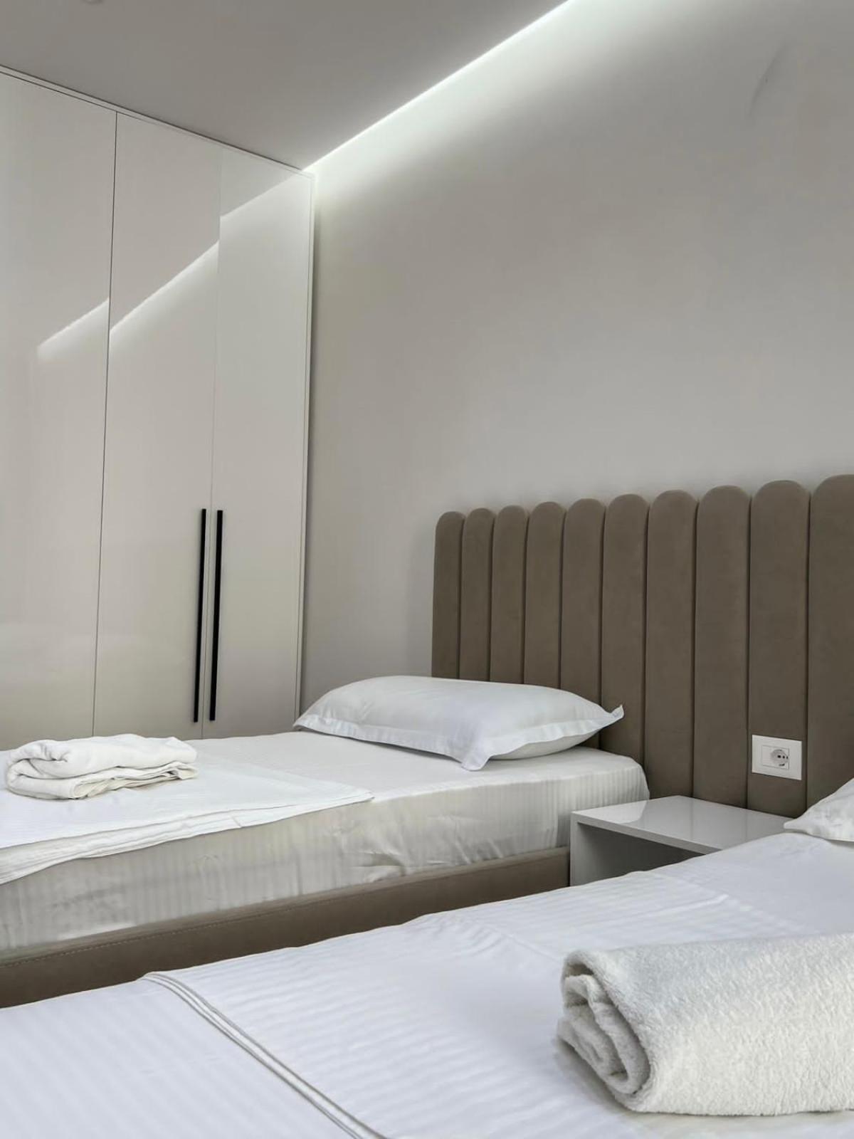 Lux Apartment At Arlis Tirana Extérieur photo