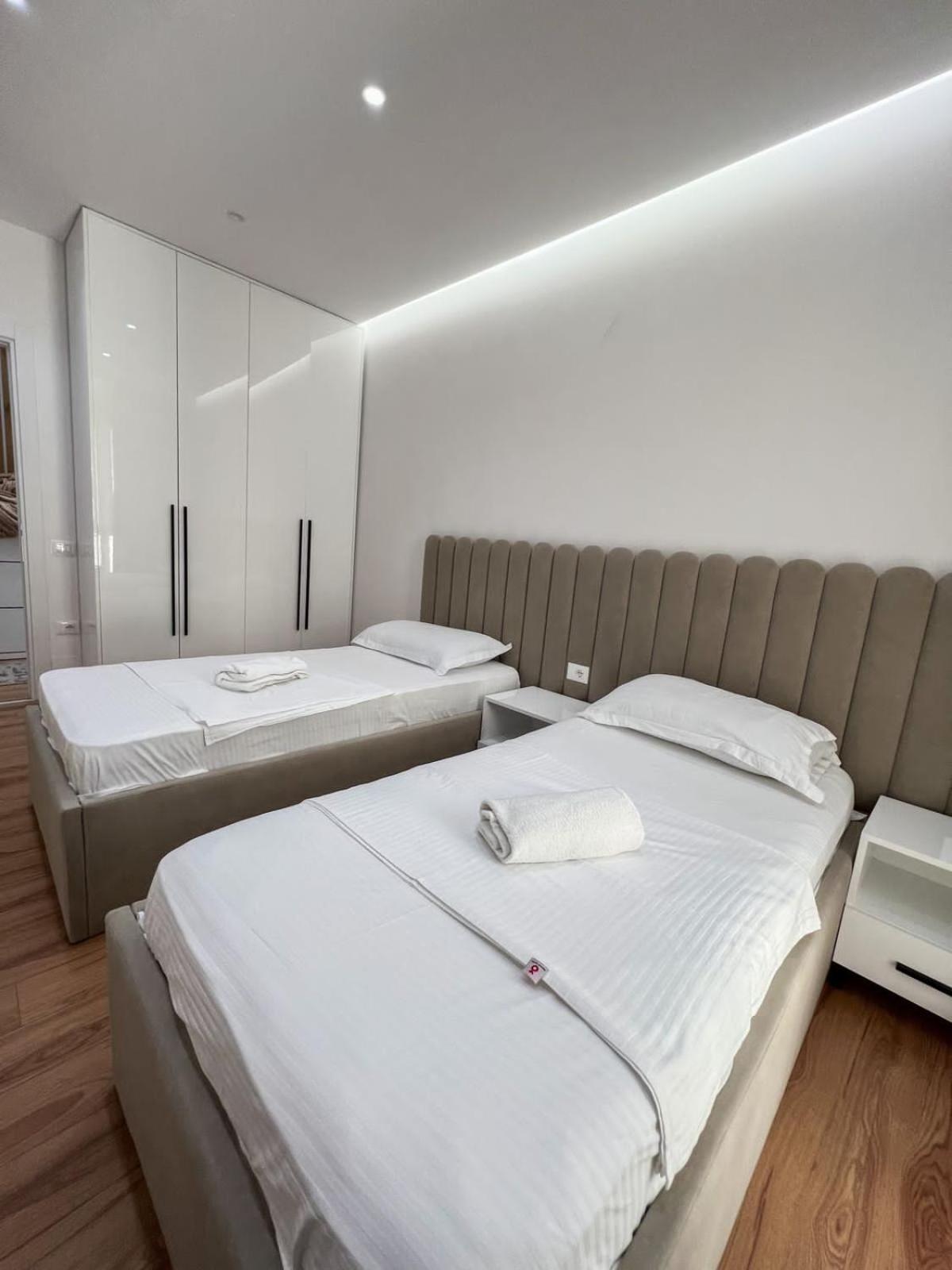 Lux Apartment At Arlis Tirana Extérieur photo